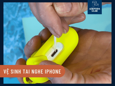 ve-sinh-ta-nghe-iphone
