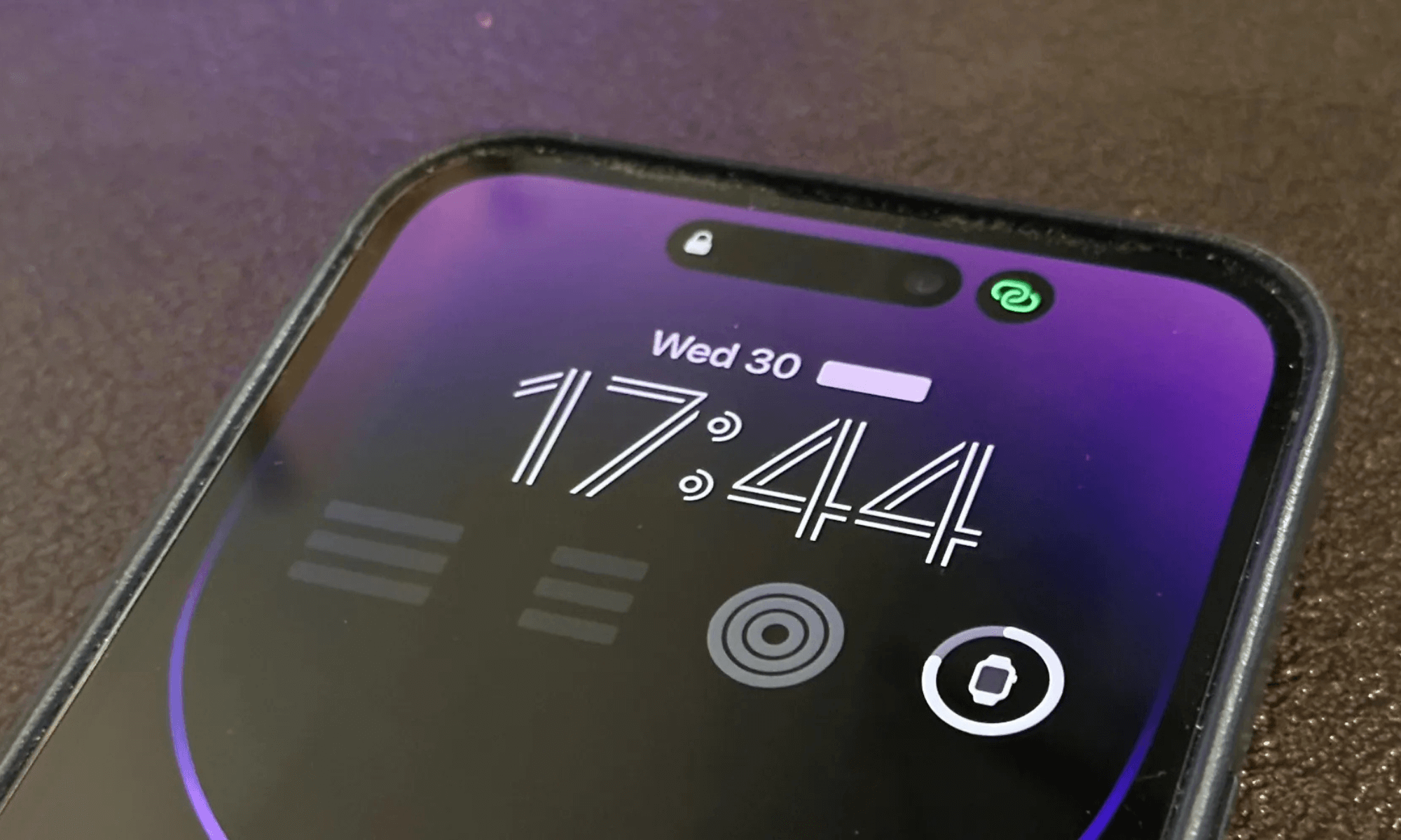 Always-On-Display-Tren-iPhone-16 (1)