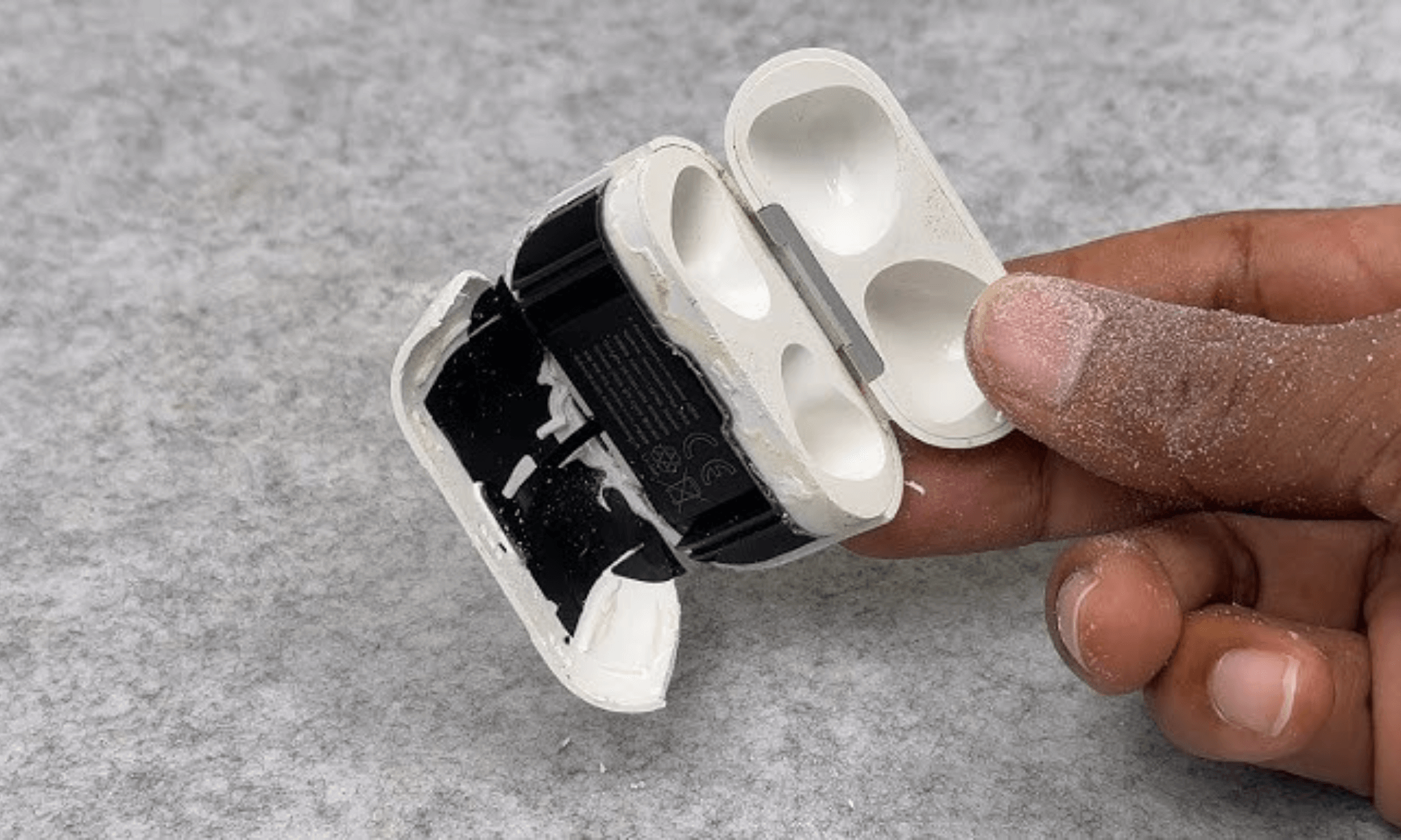 sua-cong-sac-Lightning-hop-sac-airpods-3png (1)