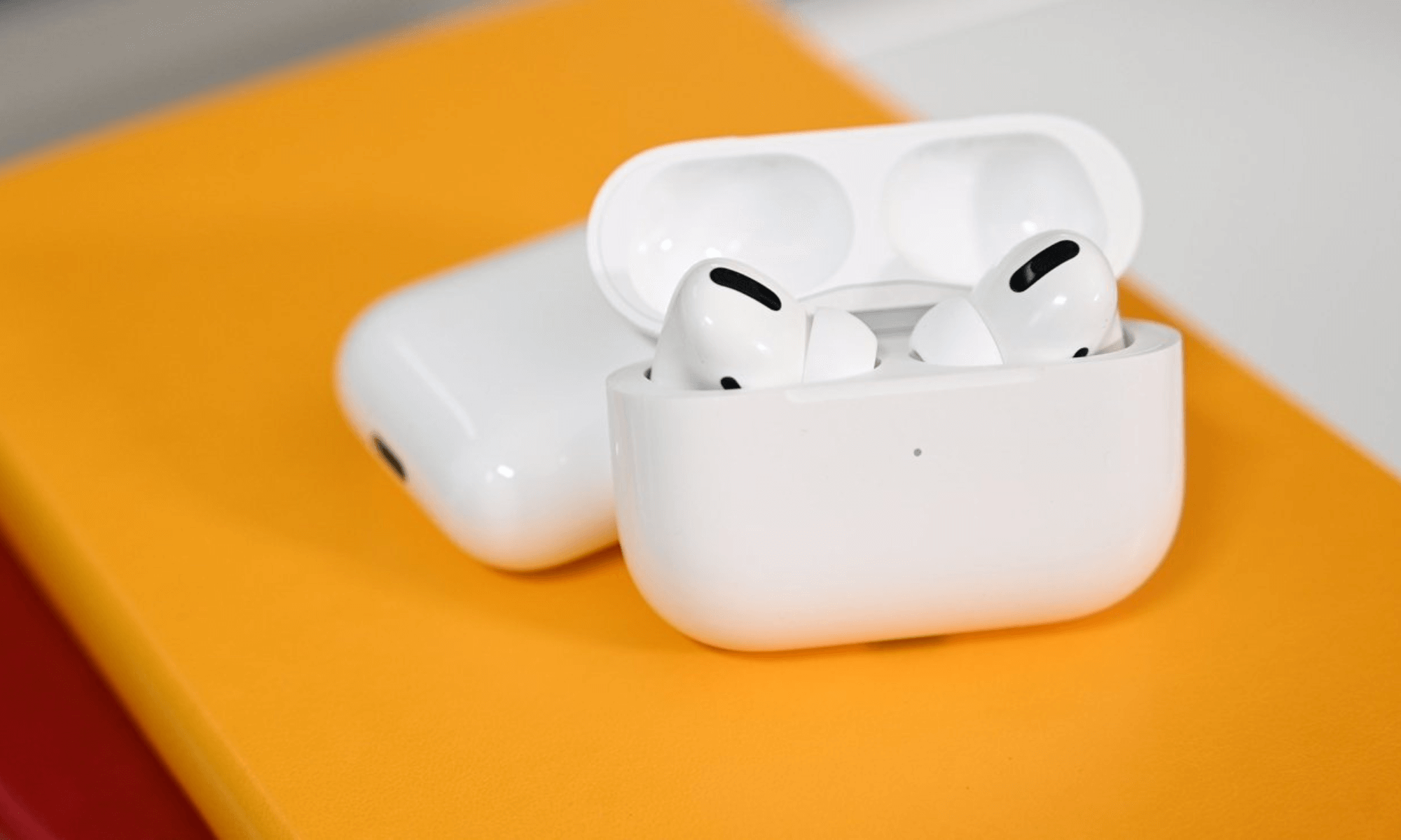 sua-loi-airpods-bi-re-tieng (4)