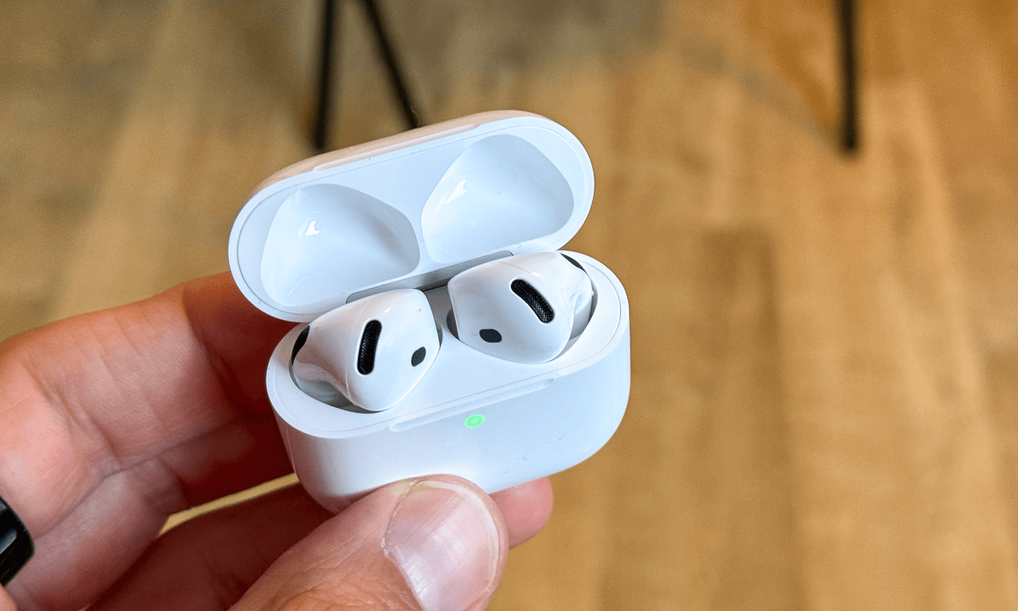sua-loi-airpods-bi-re-tieng (4)