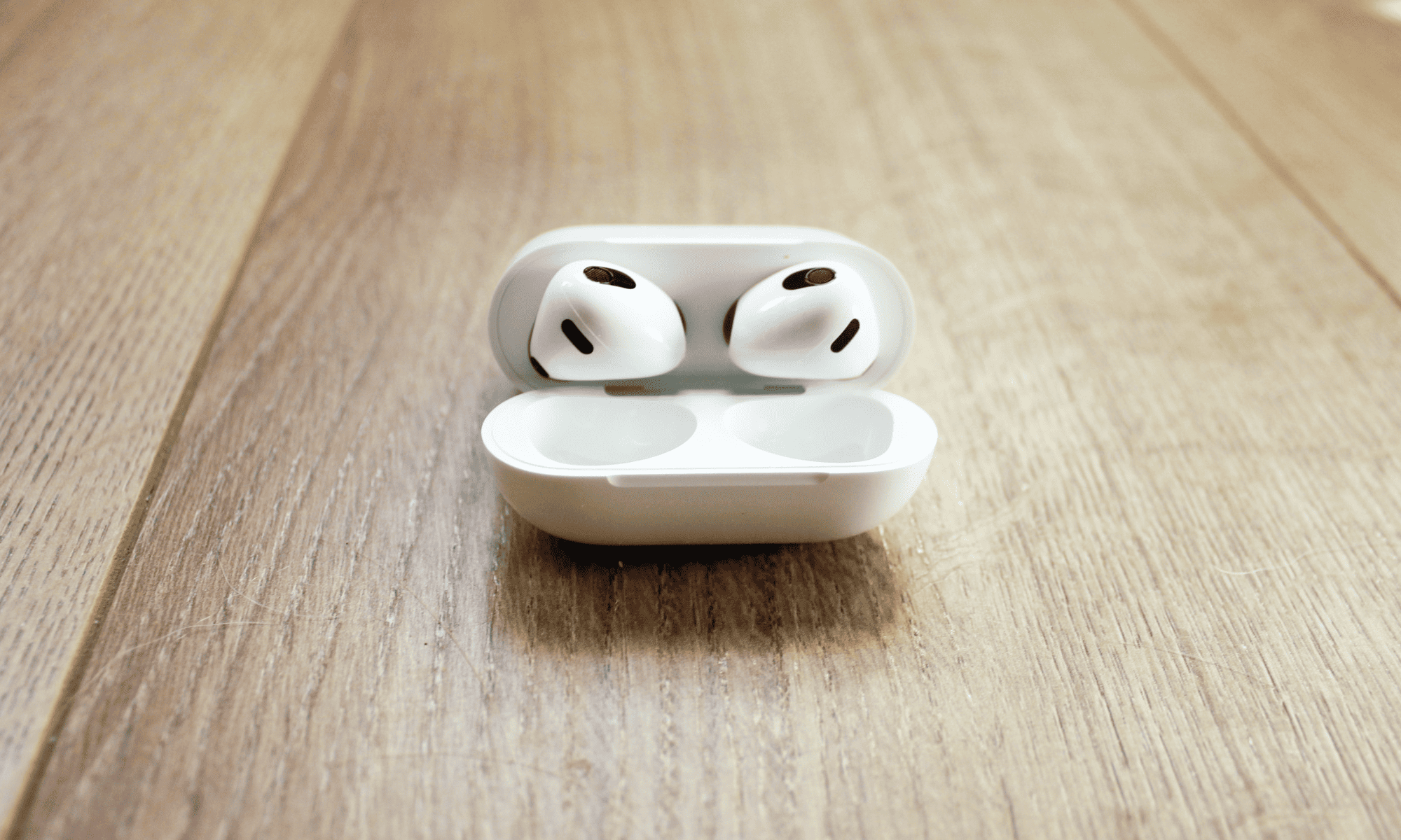 airpods-3-so-voi-Huawei-Freebuds-5 (1)