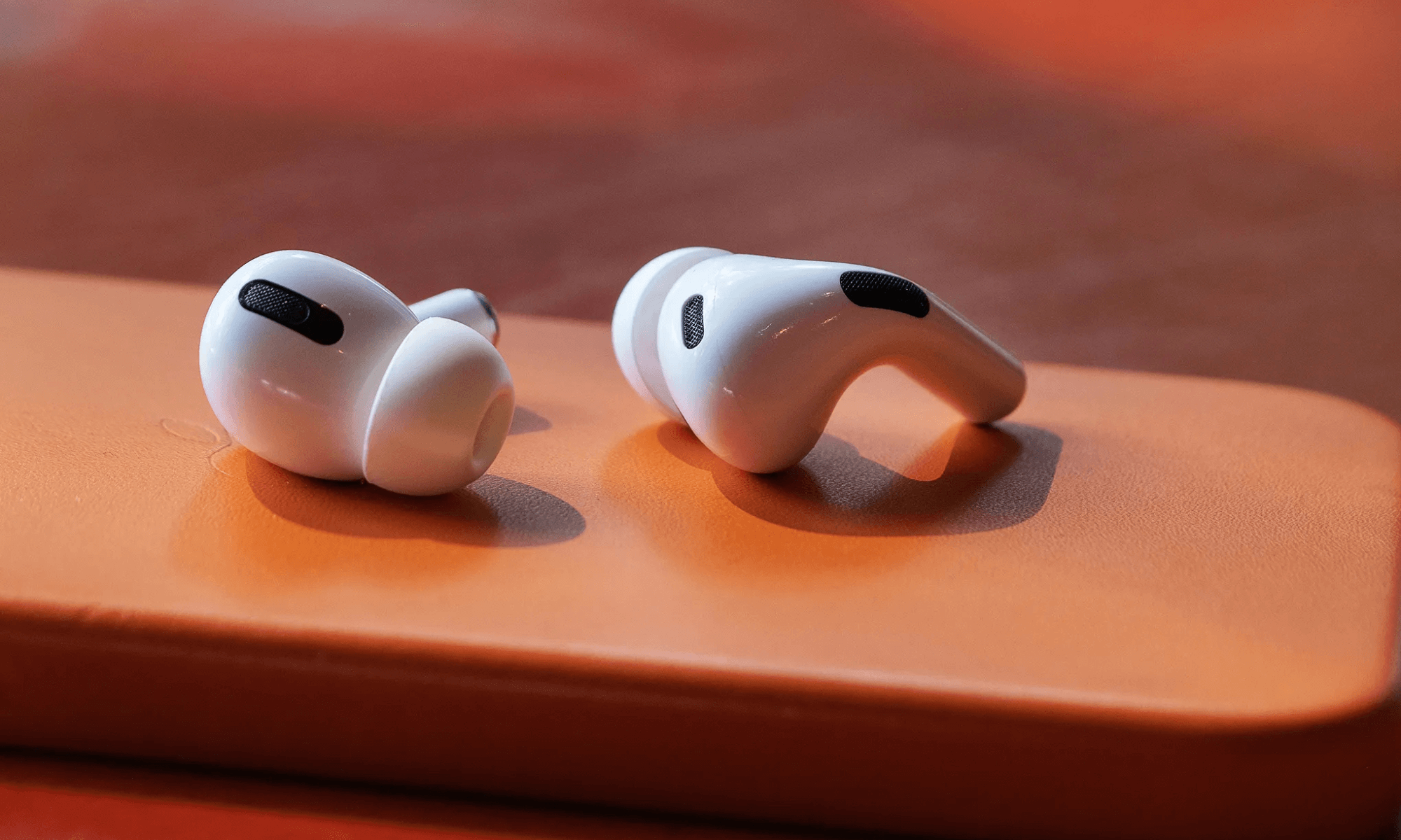 airpods-cho-nguoi-gia-nghe-sach-noi (4)