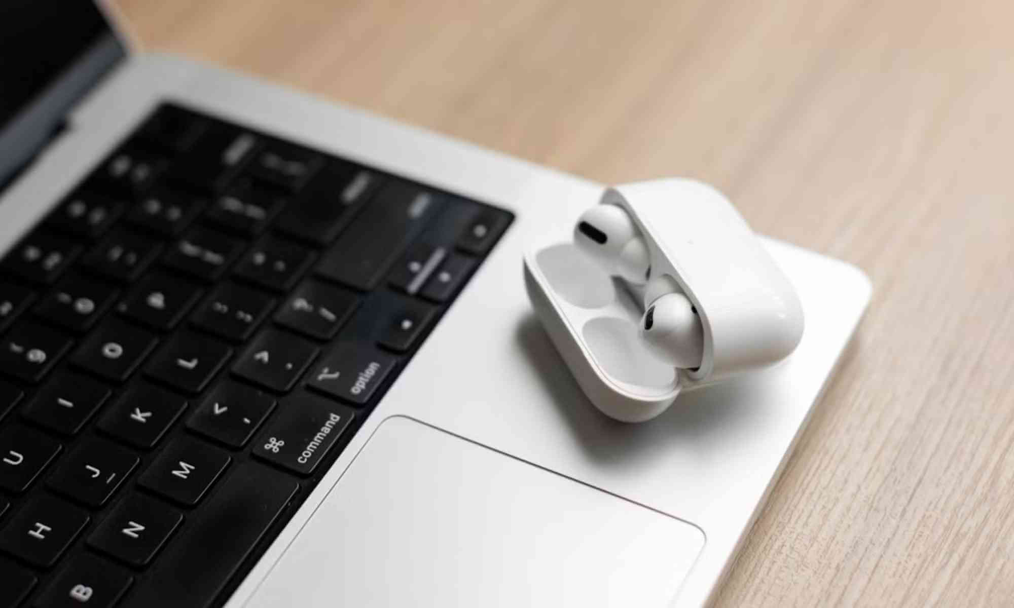 cach-su-dung-2-bo-tai-nghe-airpods-tren-cung-1-macbook (4)