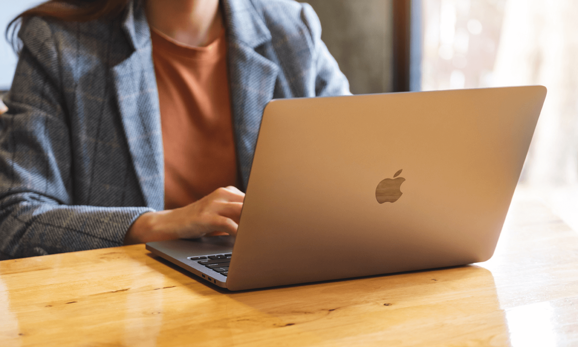 dan-van-phong-co-nen-mua-macbook (1)