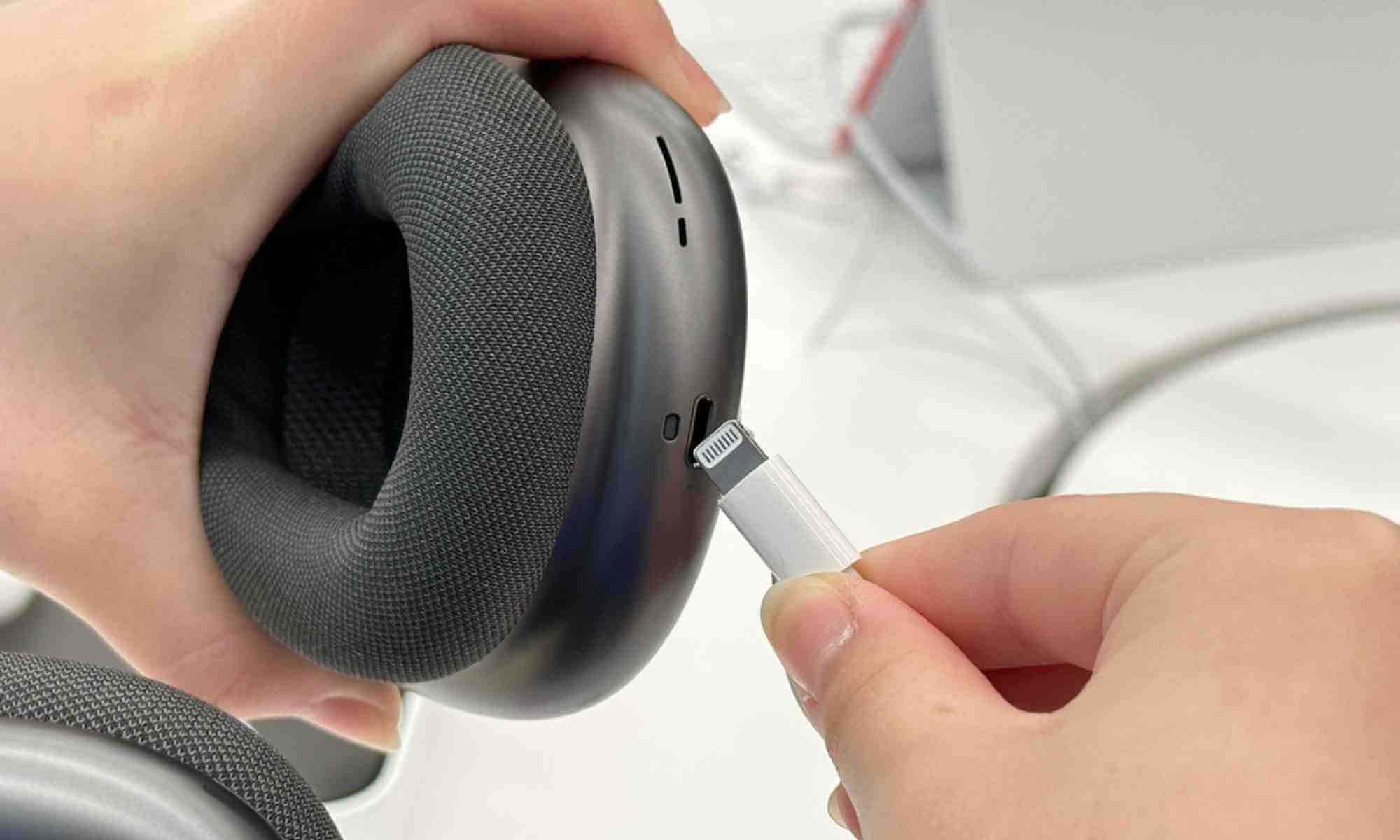 sua-loi-airpods-max-khong-nhan-sac (4)