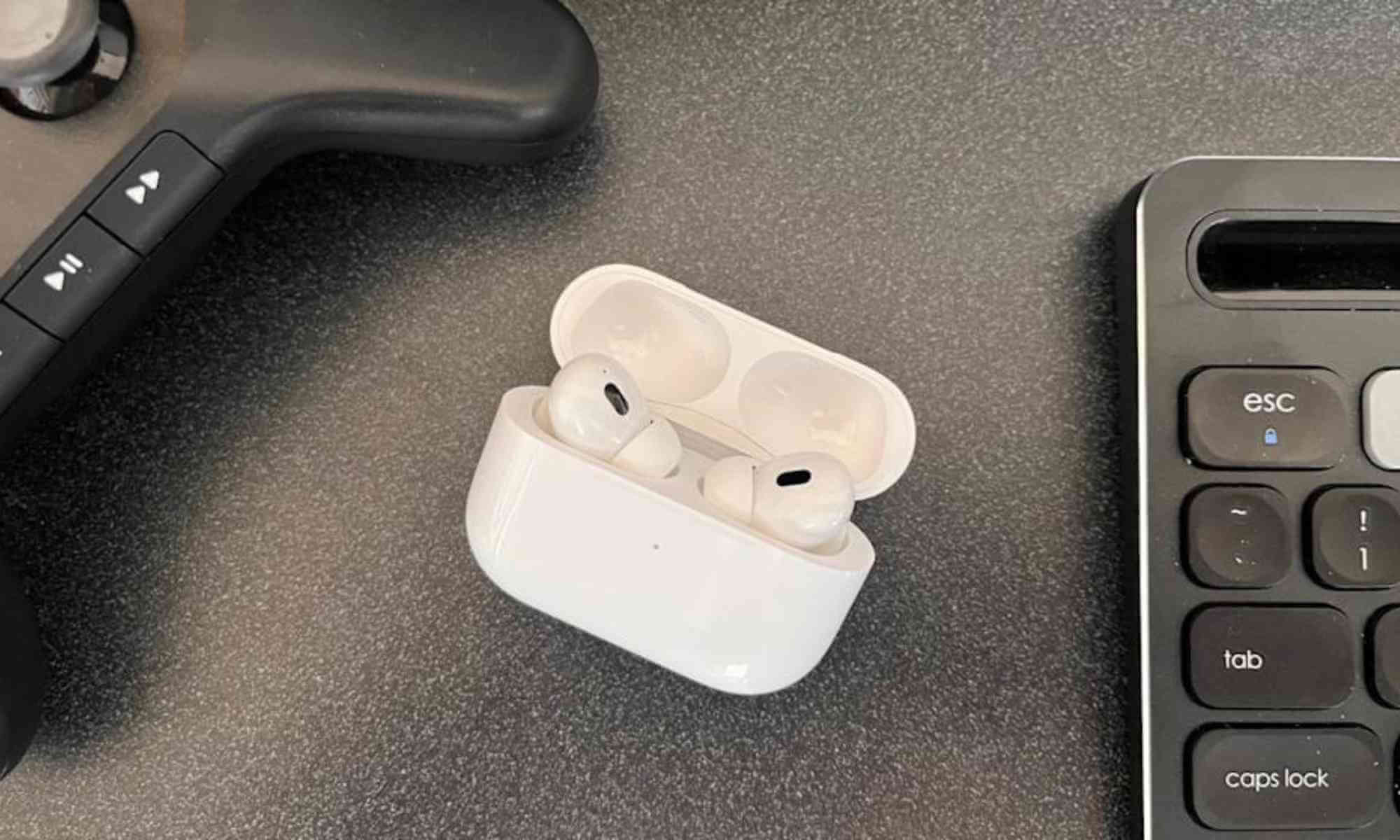 sua-loi-airpods-pro-2-sac-khong-vao-hop (1)