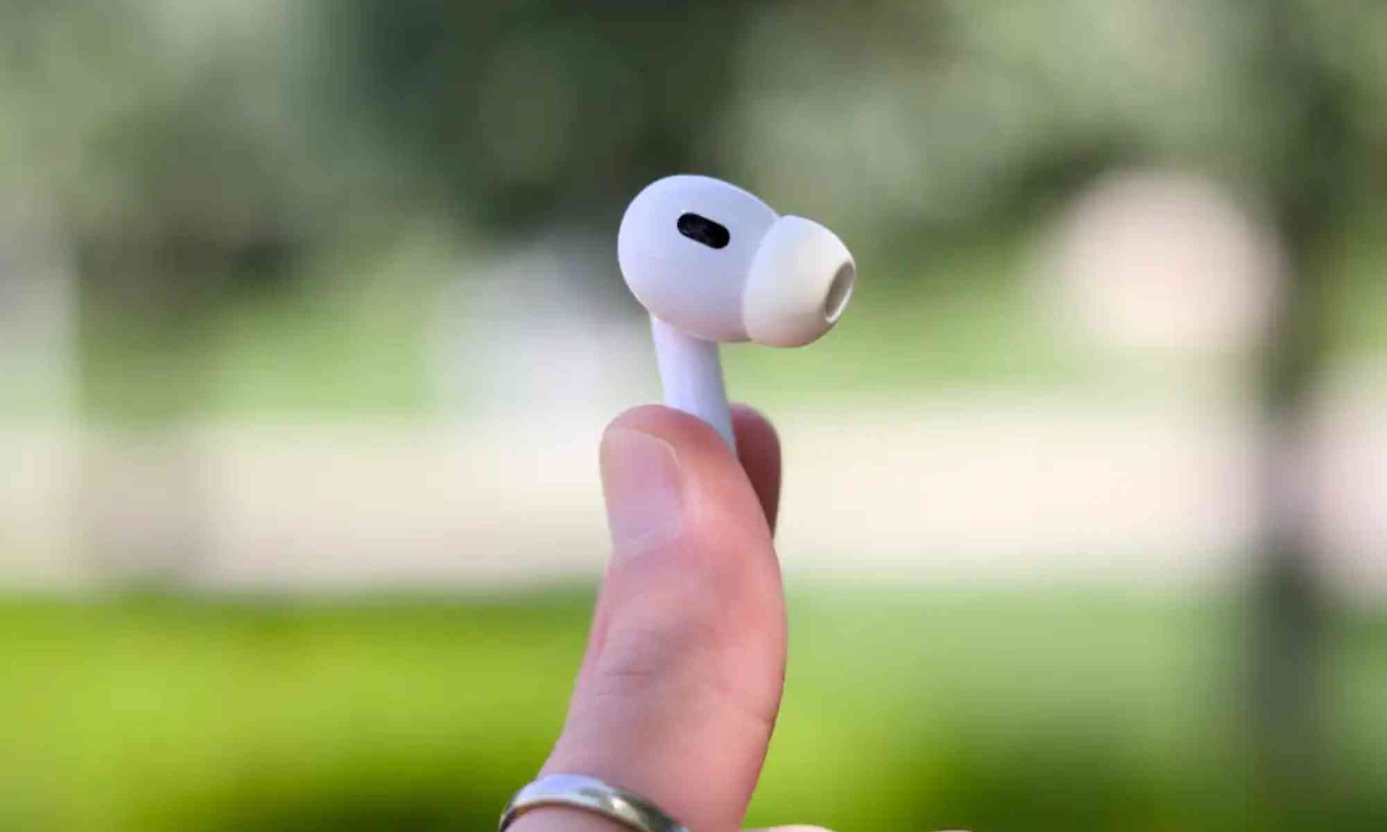 sua-loi-airpods-pro-2-sac-khong-vao-hop (1)