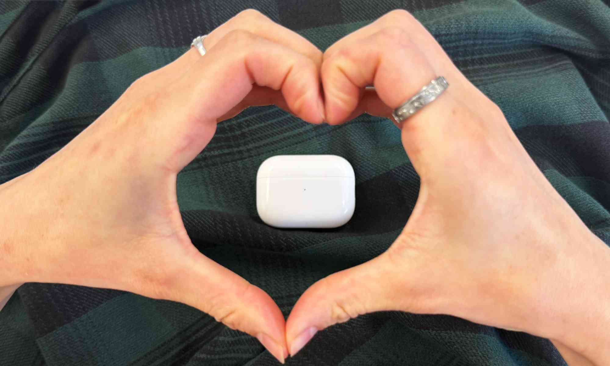 sua-loi-airpods-pro-2-sac-khong-vao-hop (1)