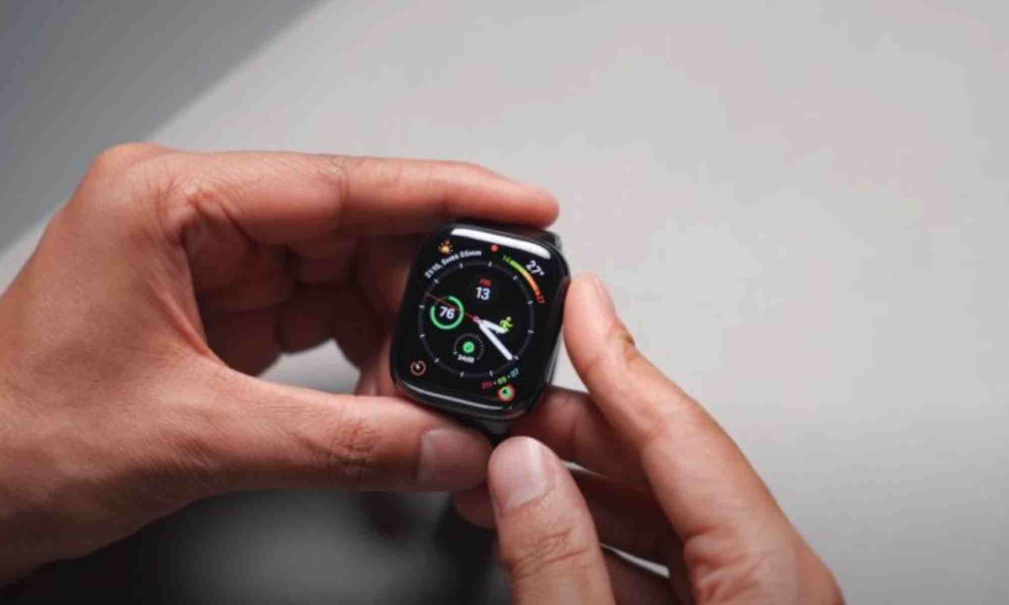 Whoop-5.0-So-Voi-Apple-Watch (4)