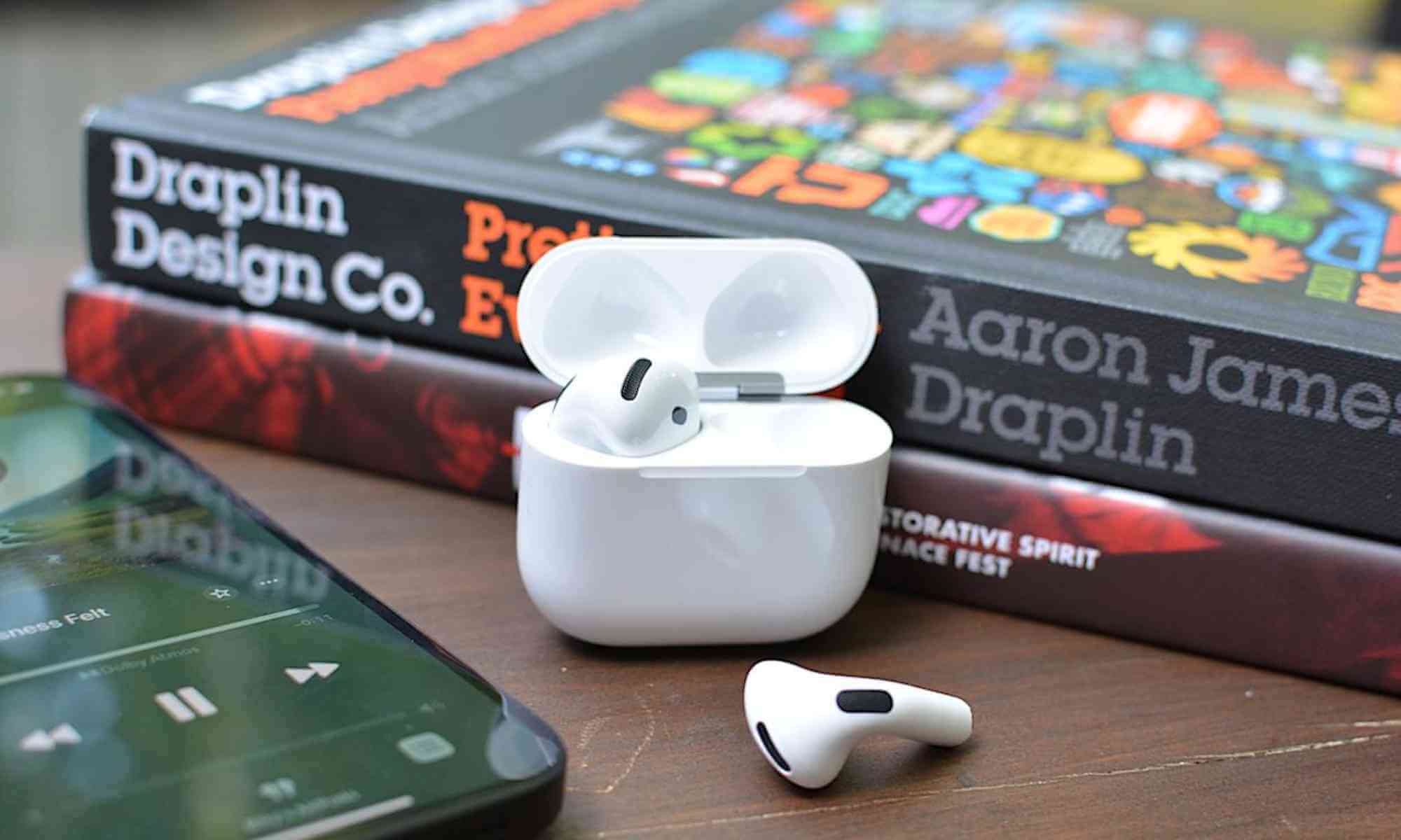 hop-sac-airpods-tich-hop-den-pin-moi (4)