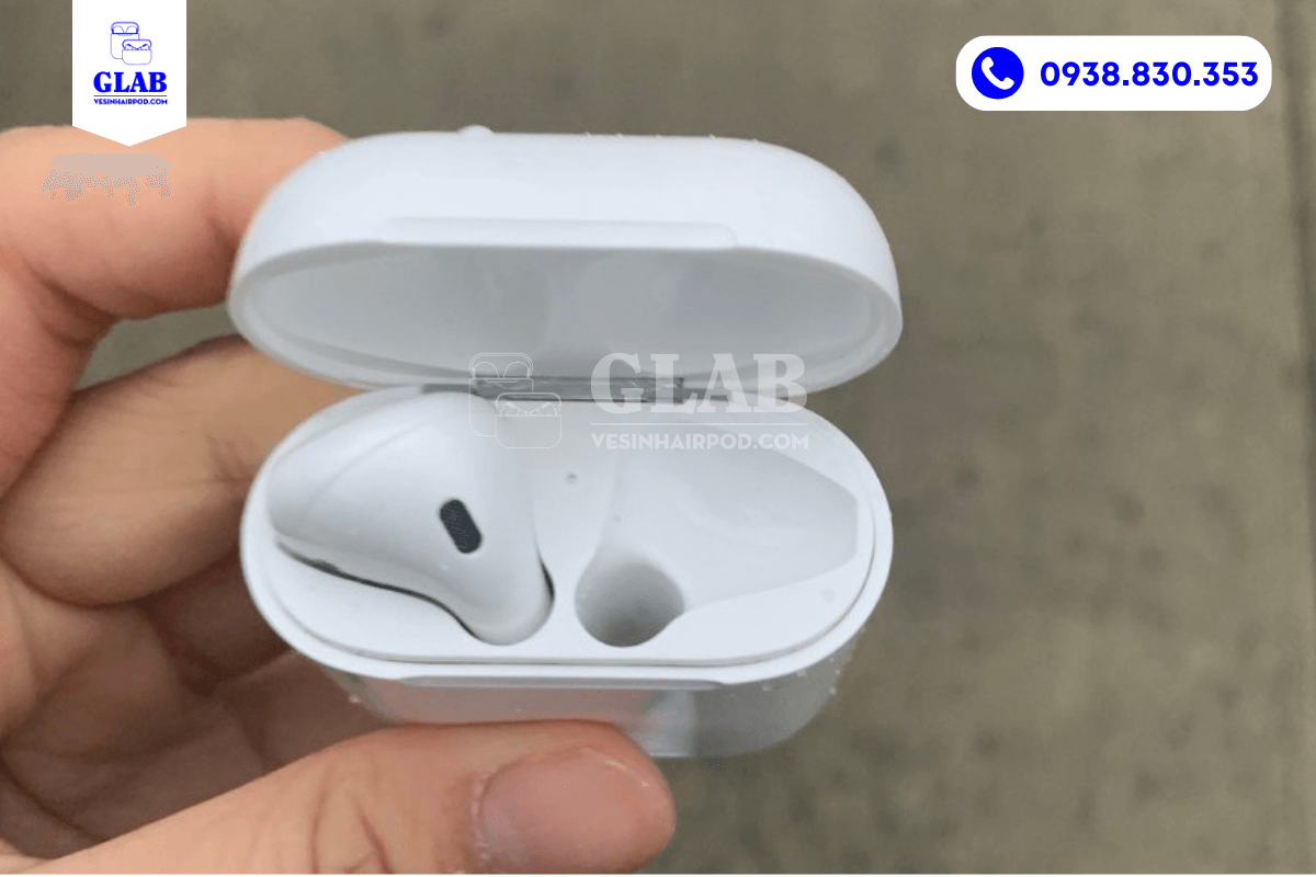 airpods-mat-mot-ben-va-con-hop-vesinhairpod.com