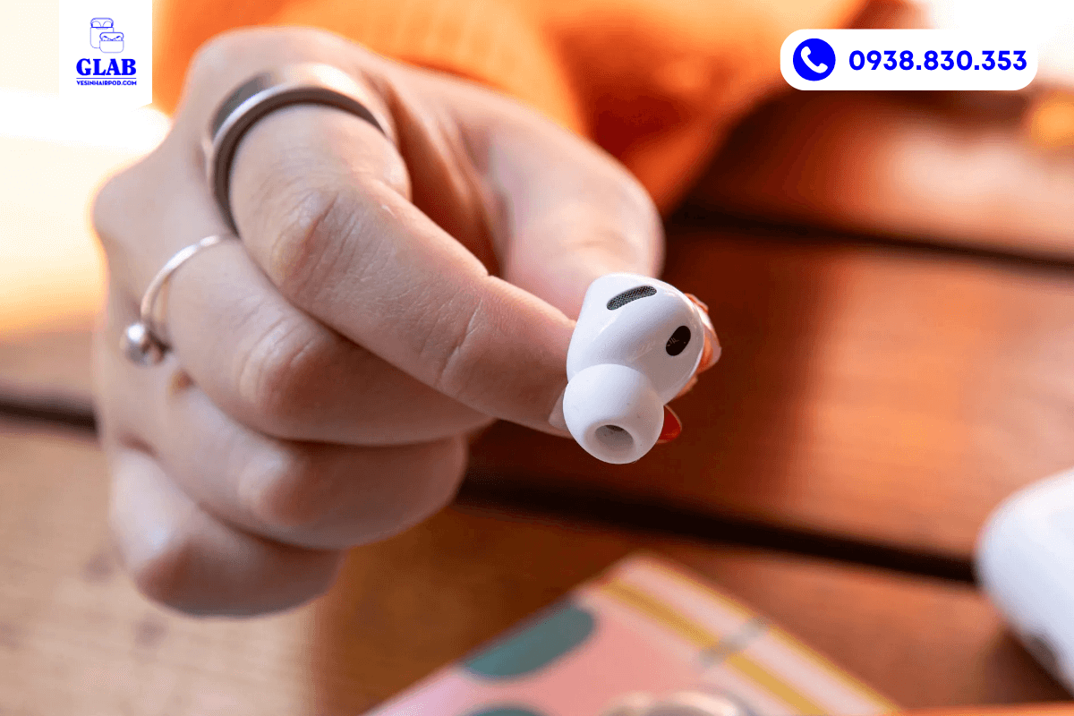 airpods-nghe-duoc-mot-luc-roi-ngat-vesinhiapod.com