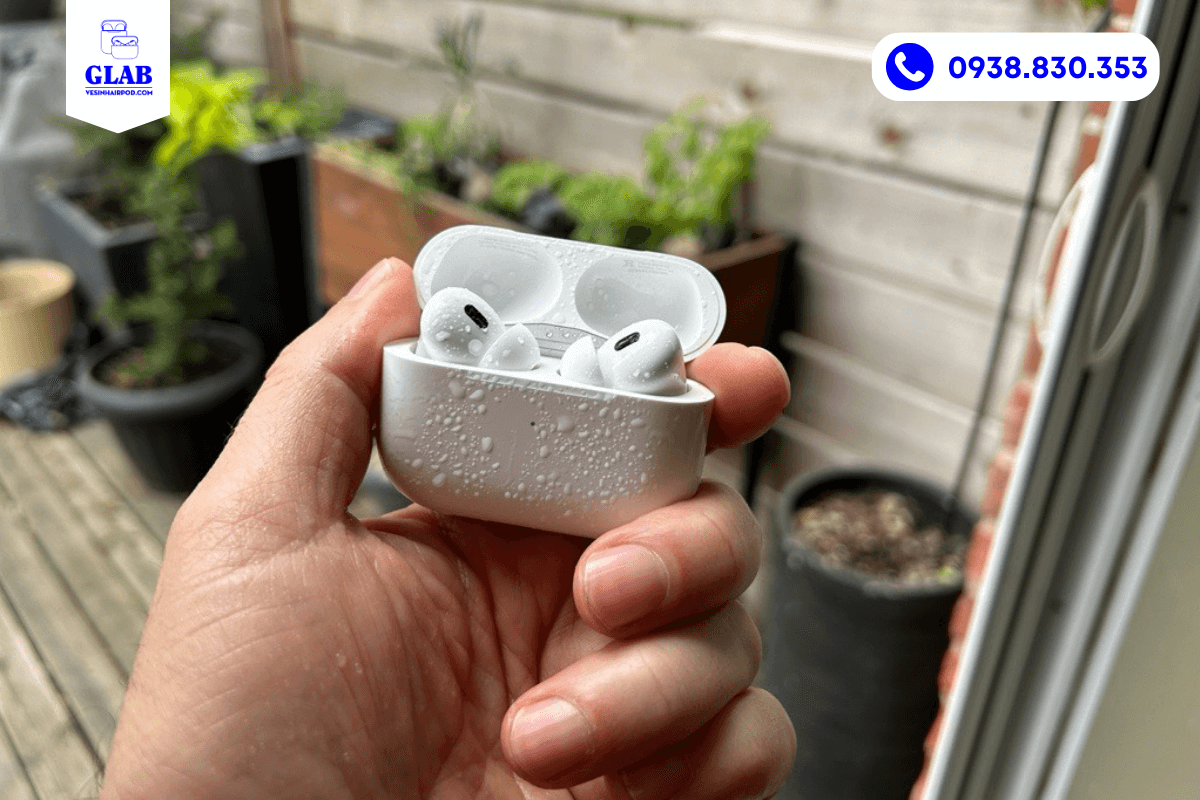 hop-sac-airpods-roi-xuong-nuoc