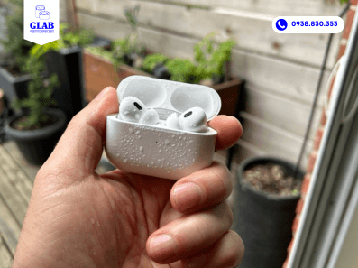 hop-sac-airpods-roi-xuong-nuoc