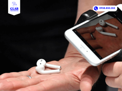nguoi-moi-dung-airpods-vesinhairpod.com