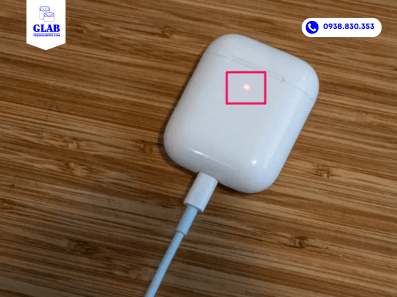 hop-sac-airpods-khong-nhan-tai-vesinhairpod.com-glab